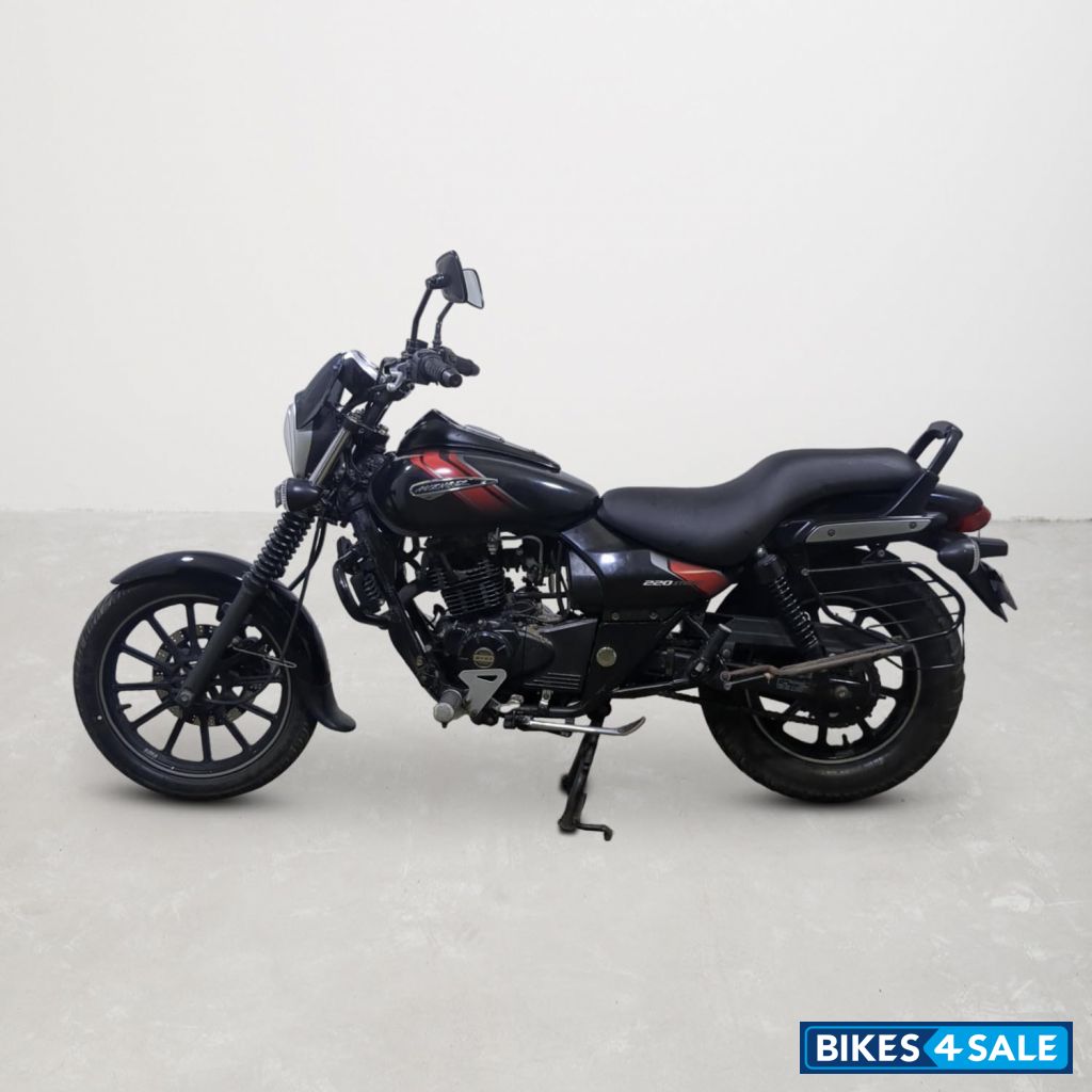 Bajaj Avenger Street 220