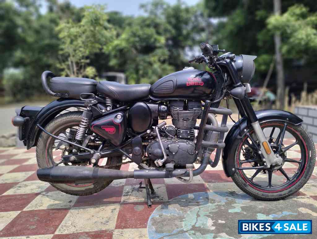 Royal Enfield Classic Stealth Black