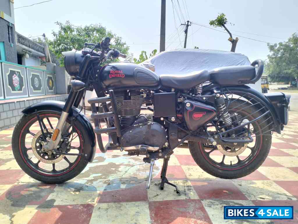 Royal Enfield Classic Stealth Black