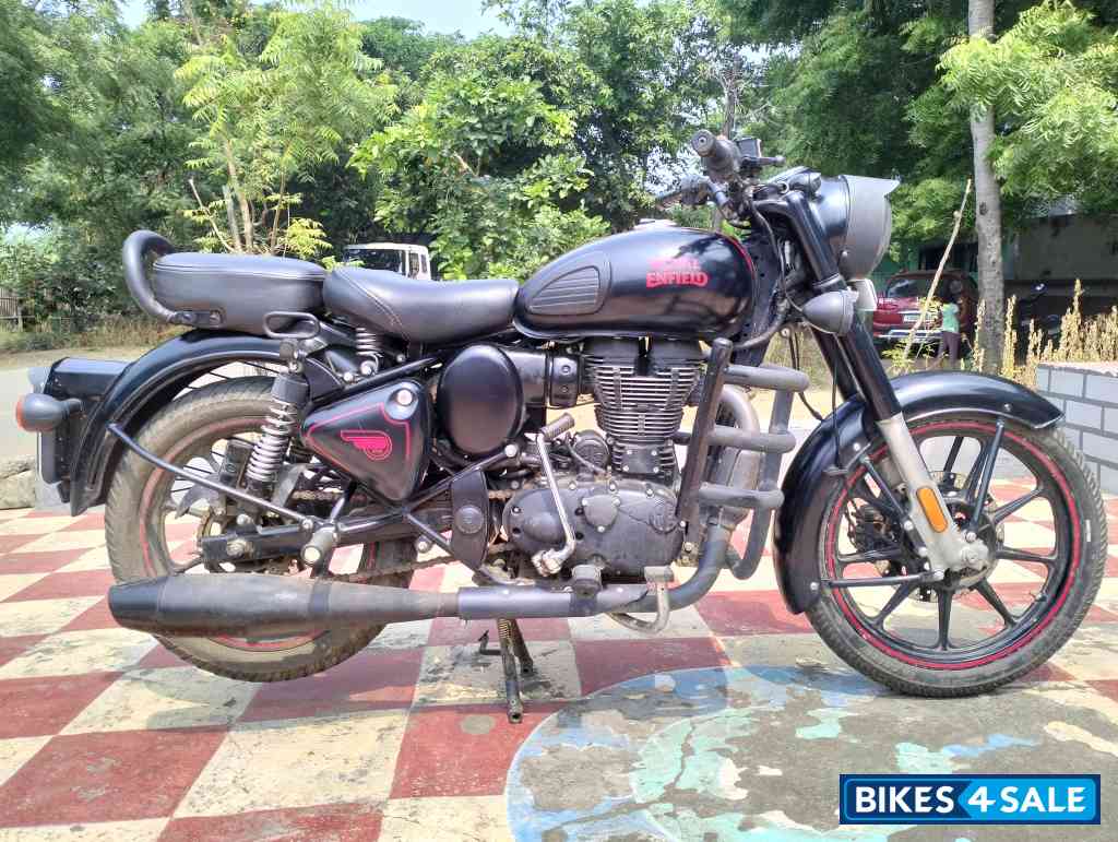 Royal Enfield Classic Stealth Black