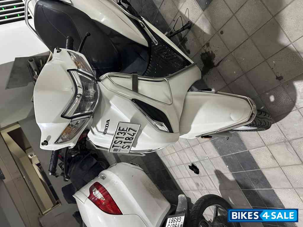 White Honda Activa 6G