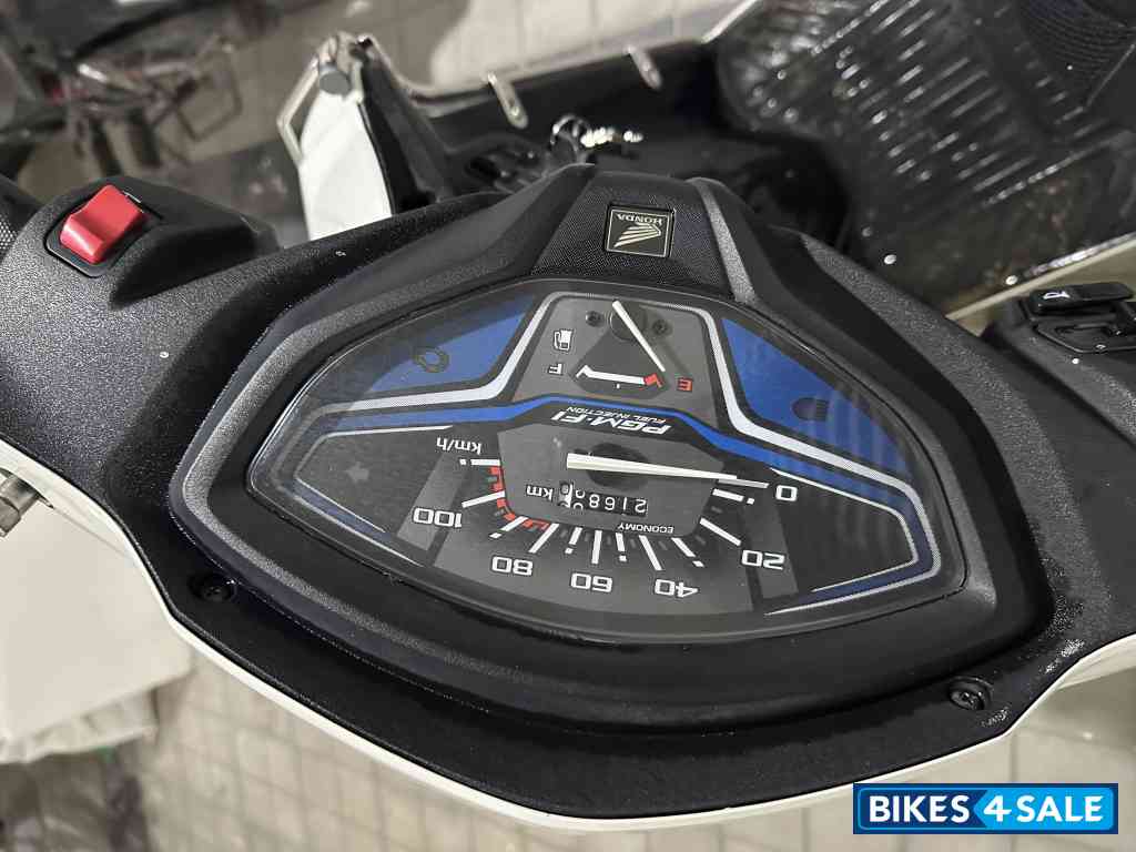 White Honda Activa 6G