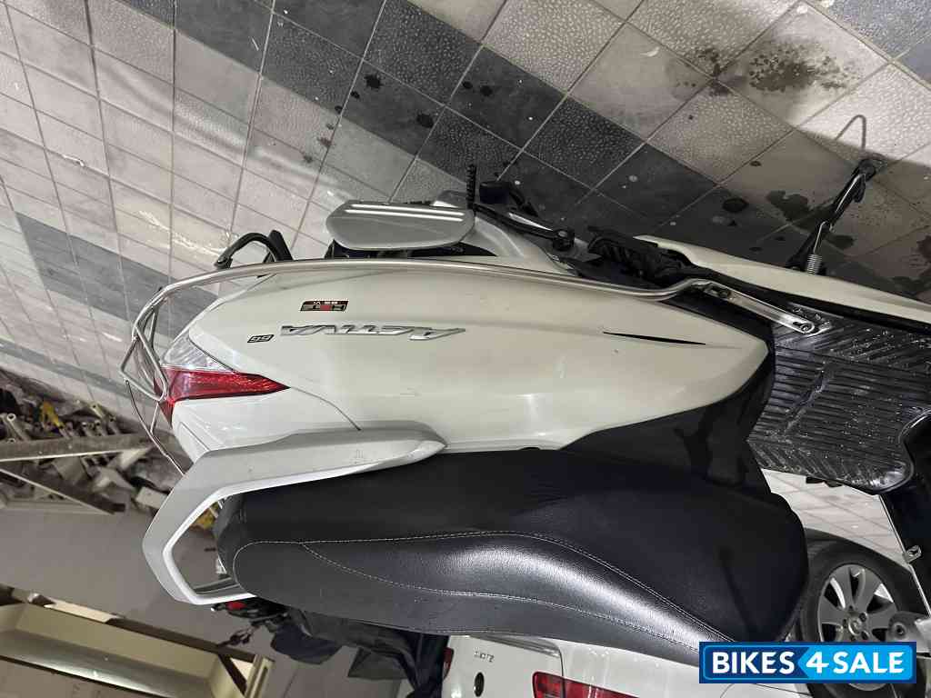 White Honda Activa 6G