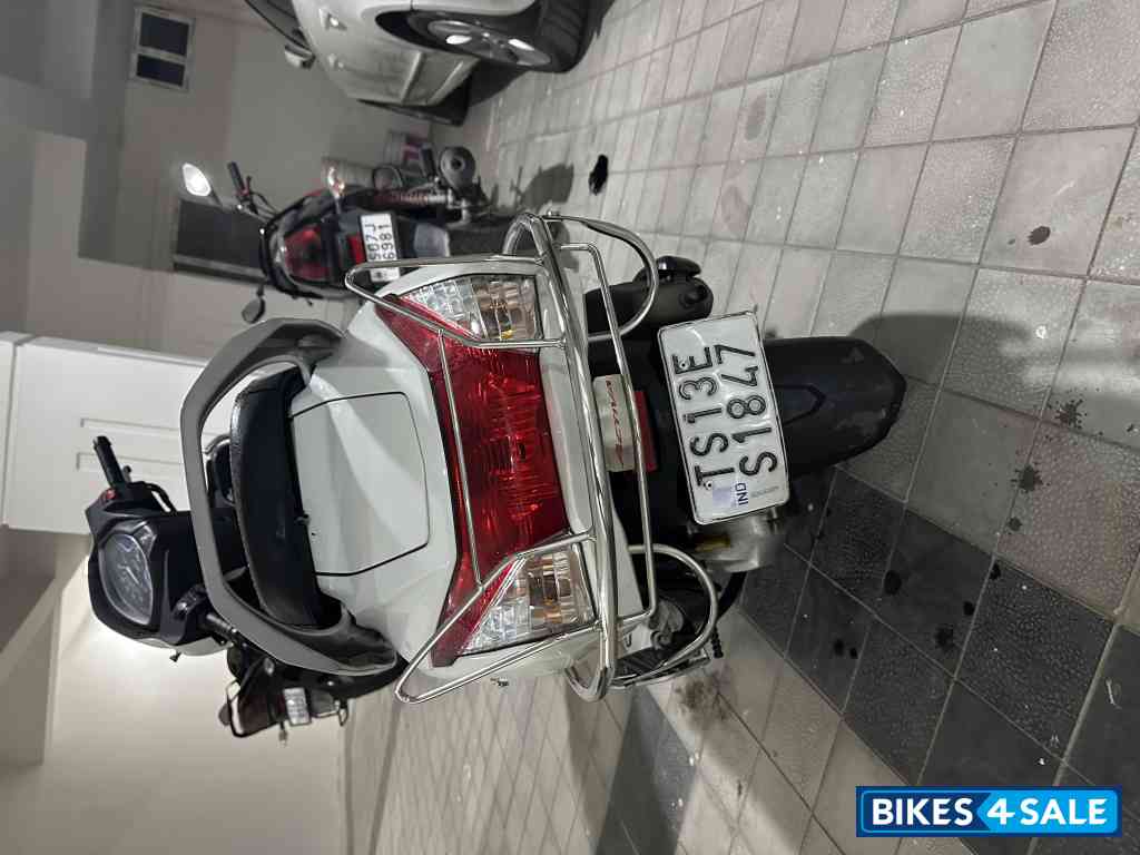 White Honda Activa 6G