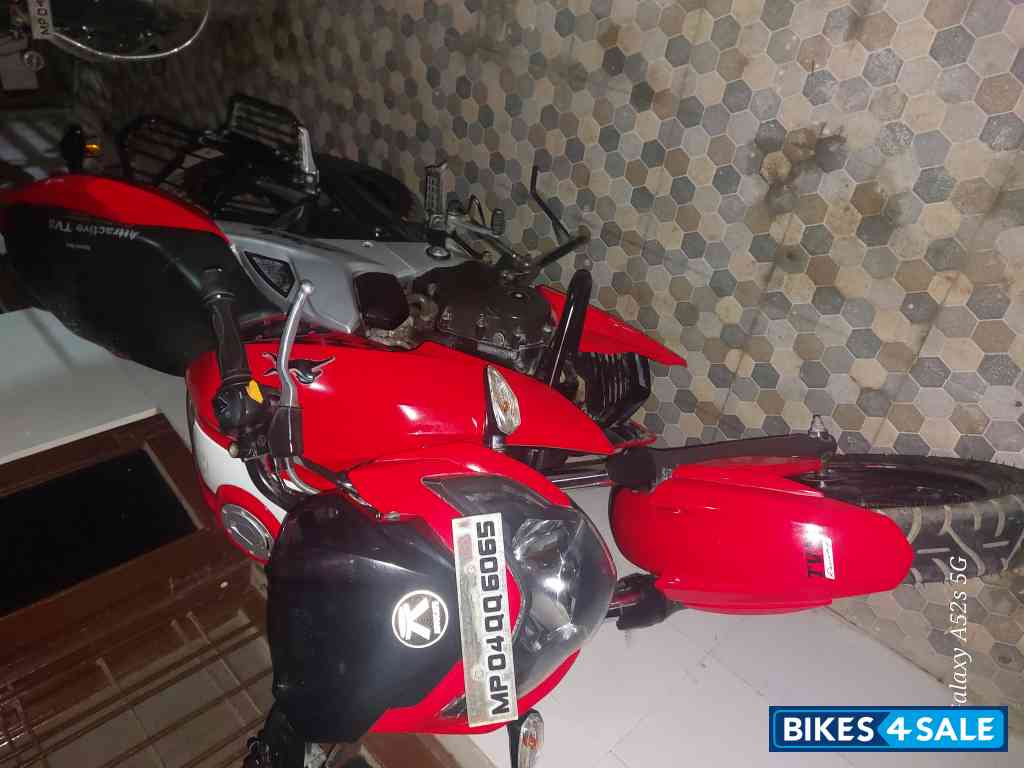 Red TVS Apache RTR 160 4V