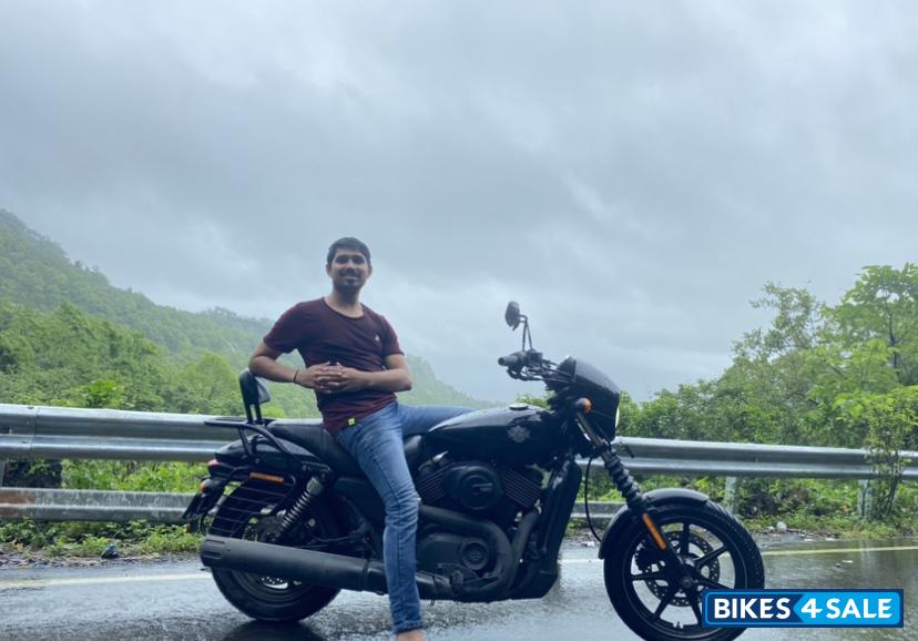 Black Harley Davidson Street 750