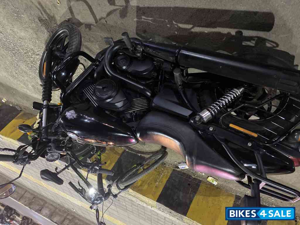 Black Harley Davidson Street 750