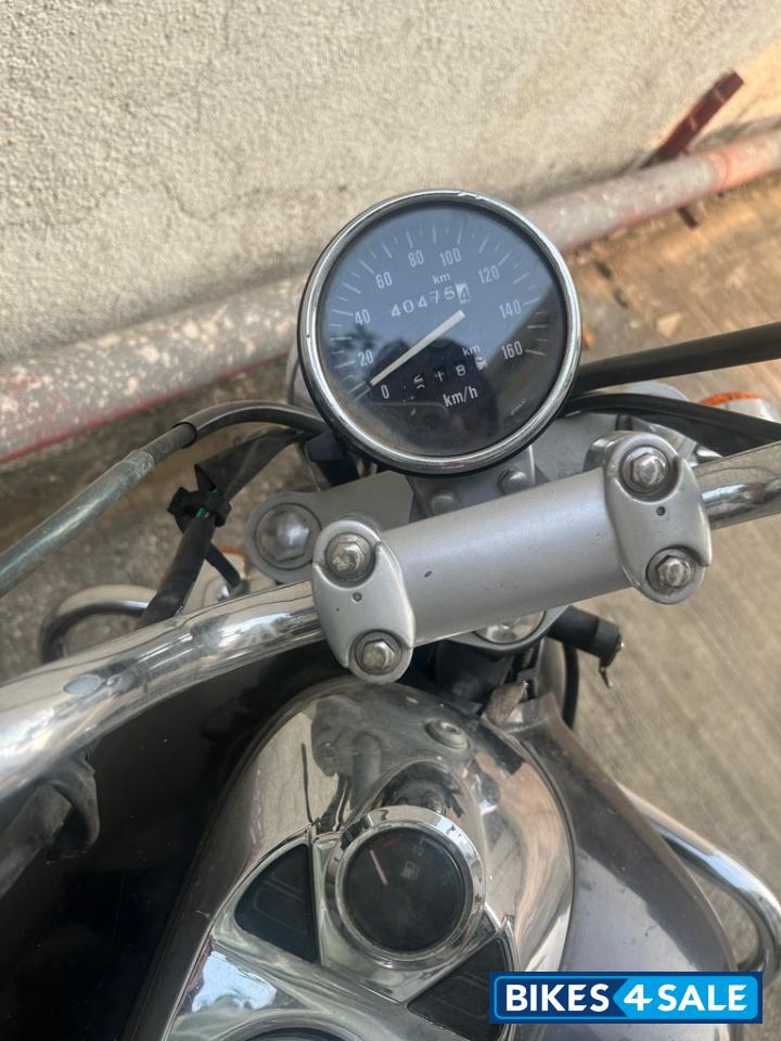 Black Bajaj Avenger 220 DTS-i