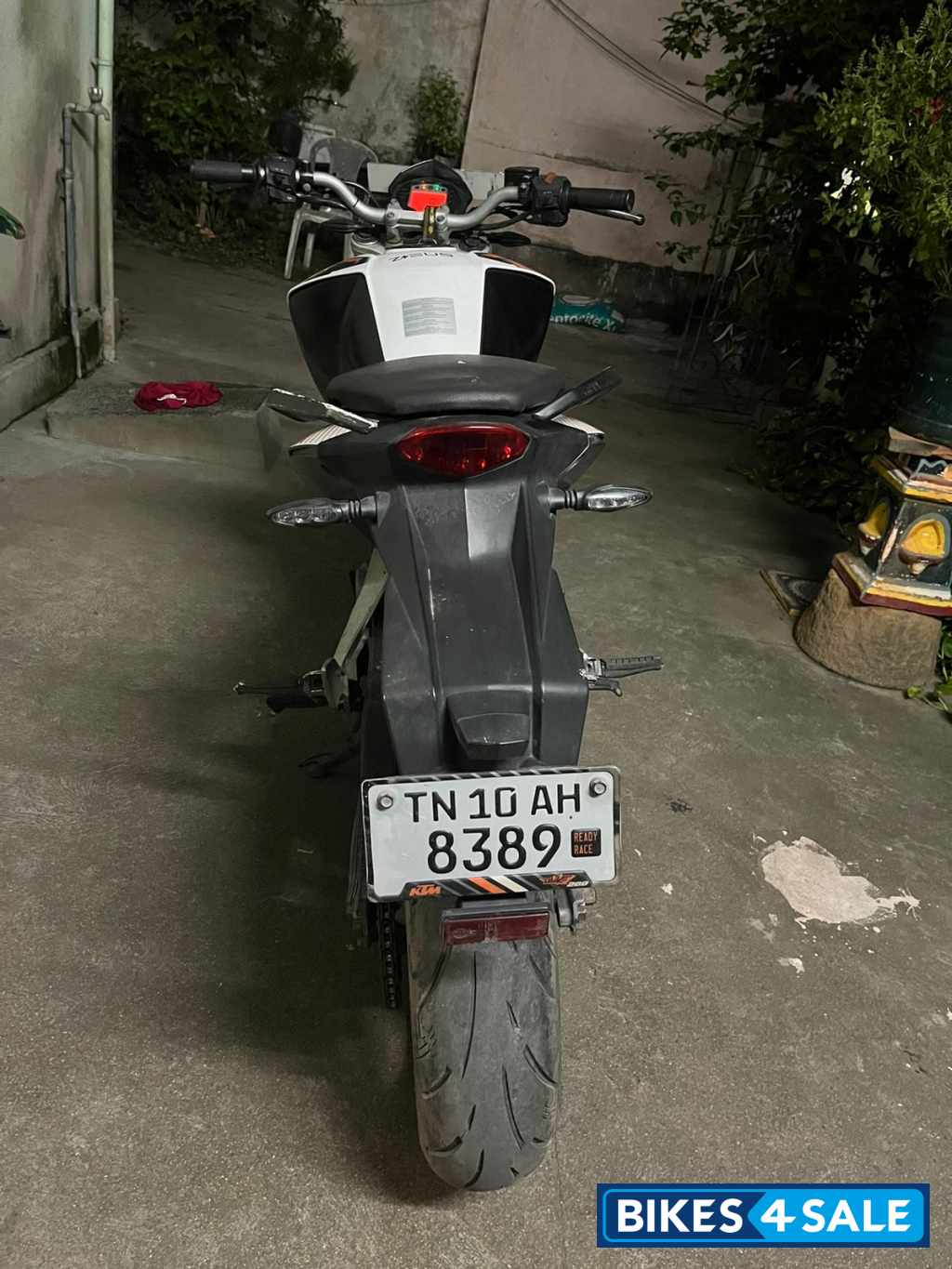 White / Orange KTM Duke 200