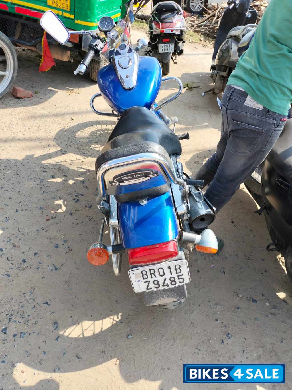 Bajaj Avenger 220 DTS-i