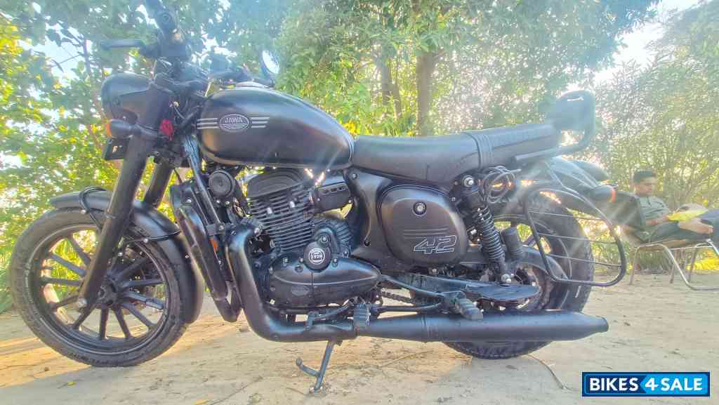 Jawa 42 Dual Channel ABS Cosmic Carbon