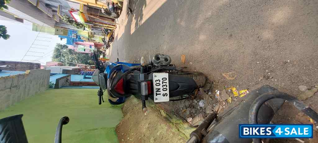 Blue Suzuki Gixxer SF