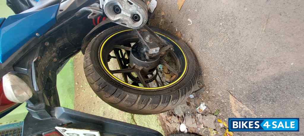 Blue Suzuki Gixxer SF