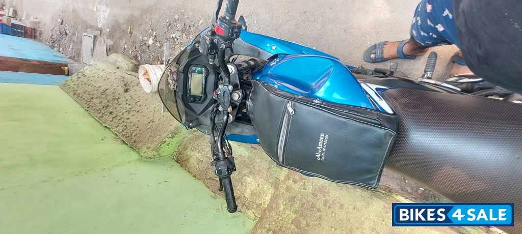 Blue Suzuki Gixxer SF