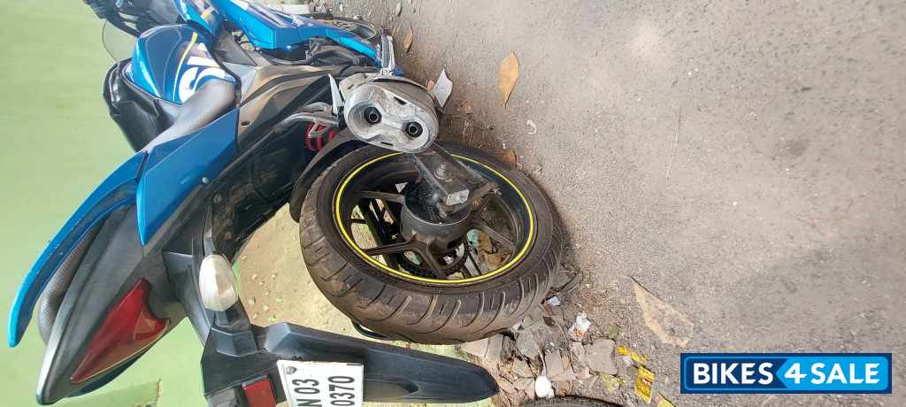Blue Suzuki Gixxer SF