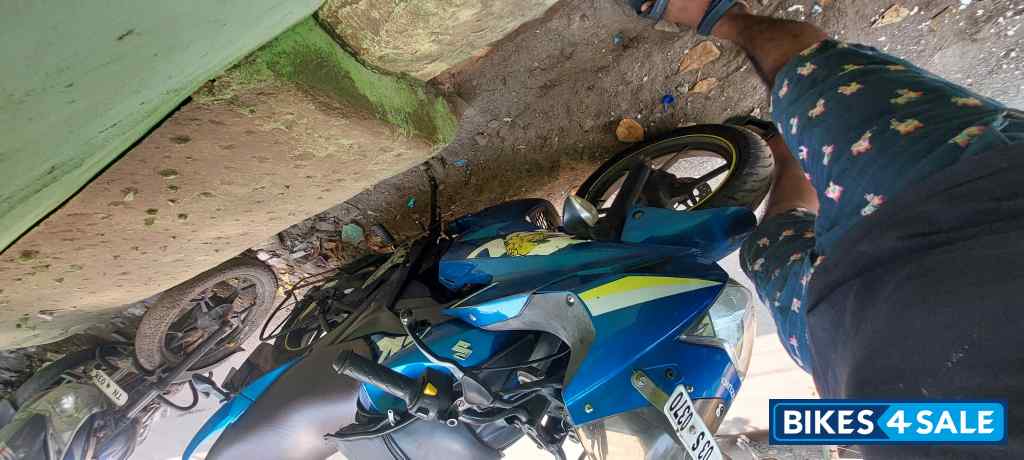 Blue Suzuki Gixxer SF