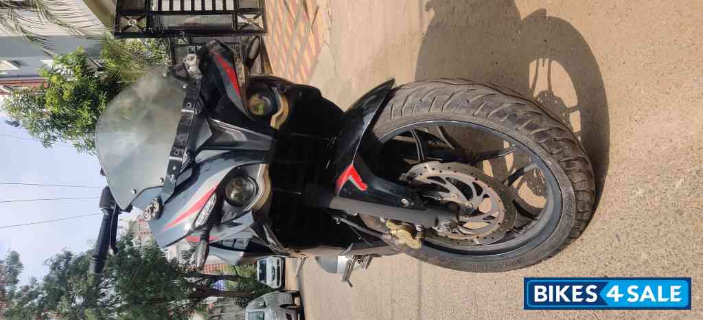 Black Bajaj Pulsar RS 200