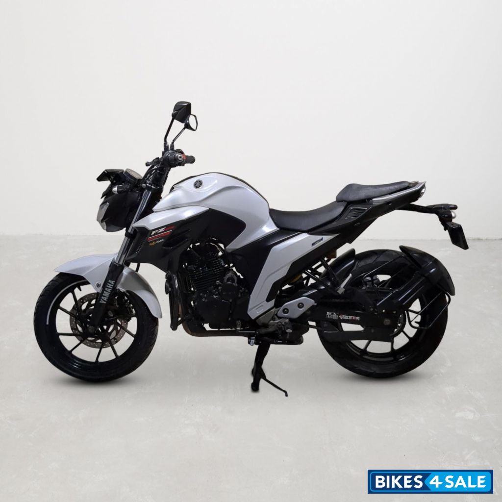 Yamaha FZ25