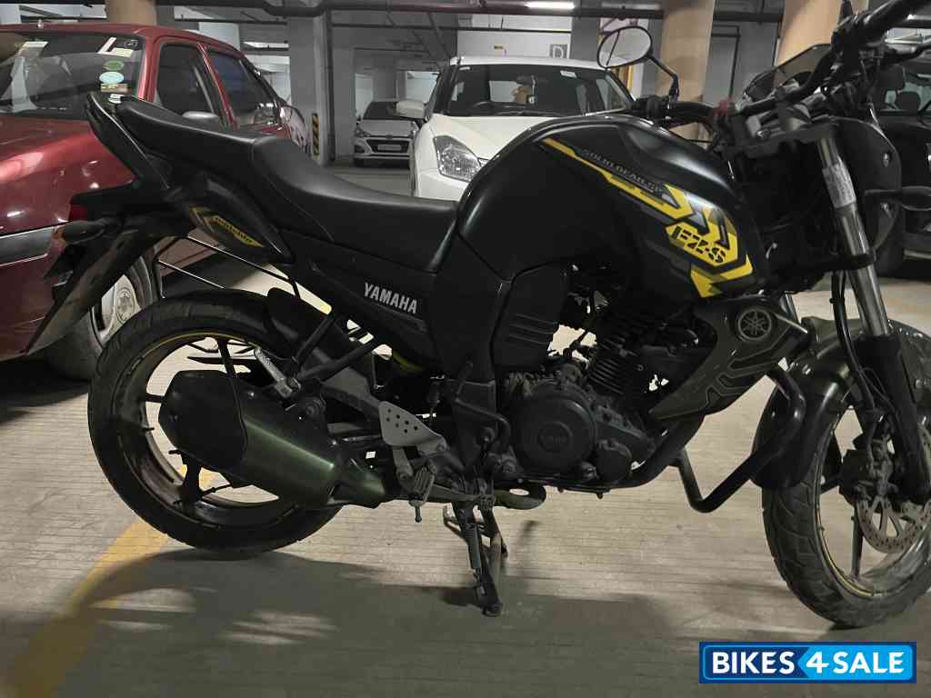 Army Yamaha FZ-S