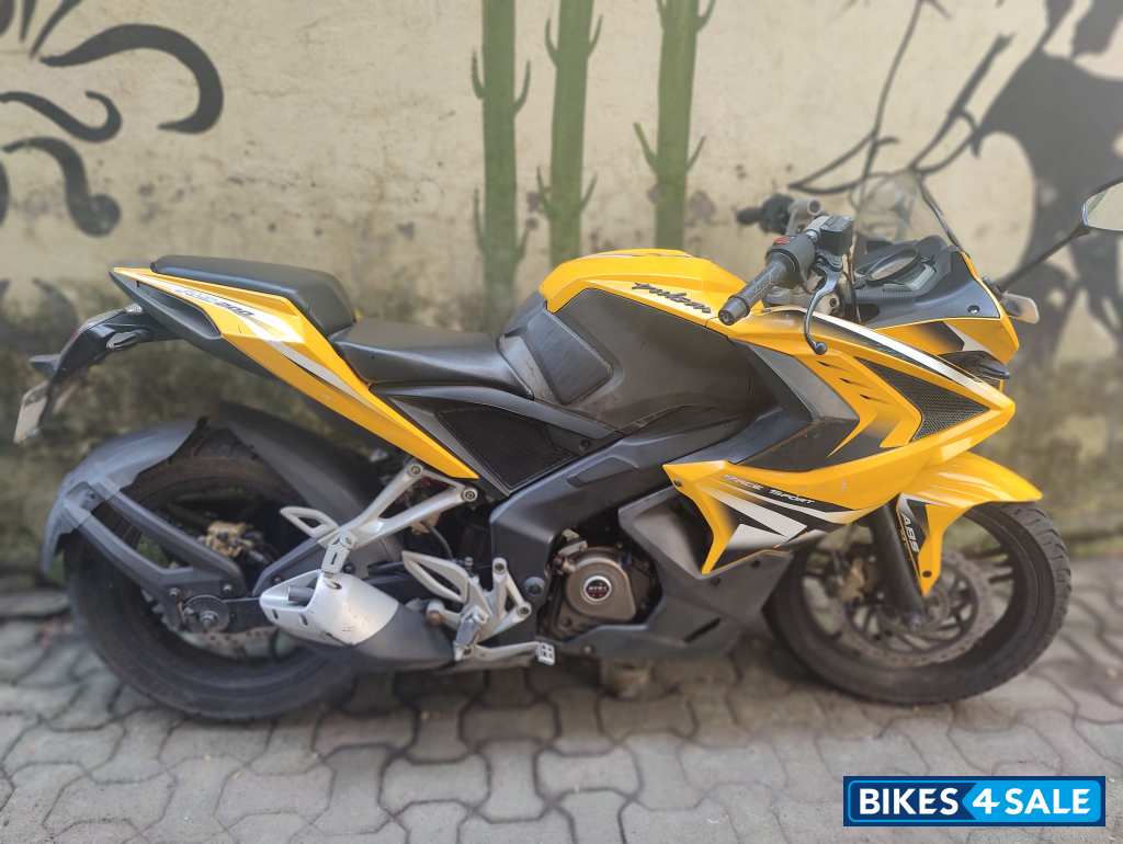 Bajaj Pulsar RS 200