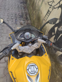 Bajaj Pulsar RS 200