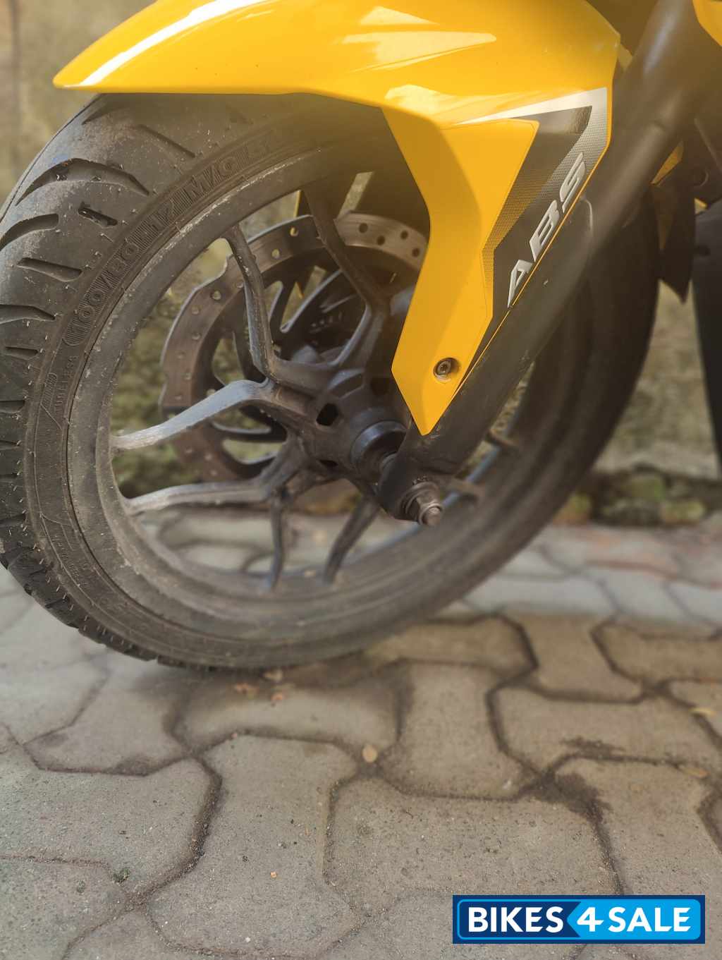 Bajaj Pulsar RS 200