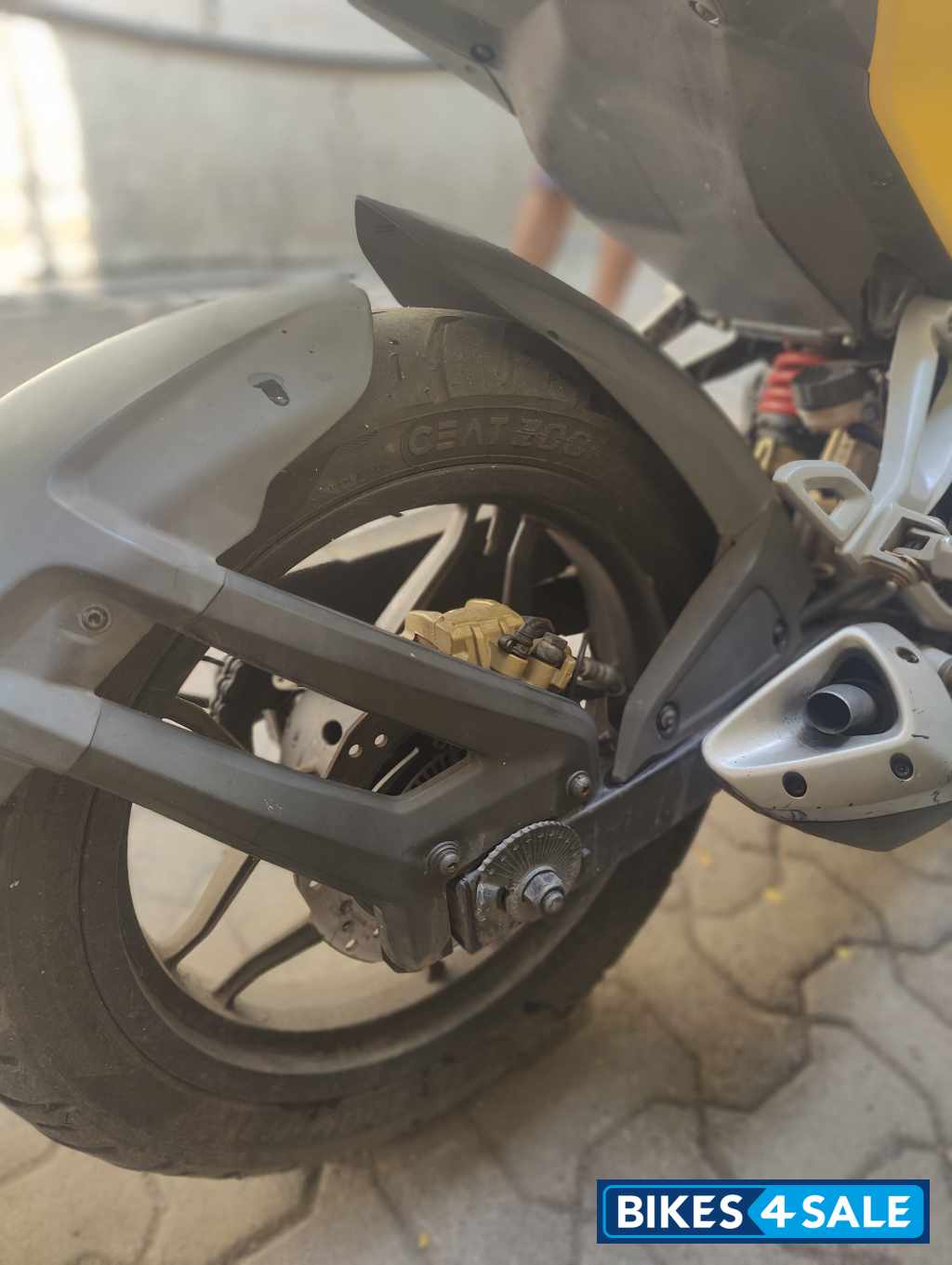 Bajaj Pulsar RS 200