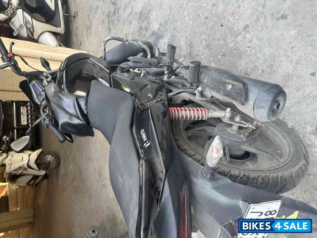 Black Grey Stripe Hero Glamour 125 Drum