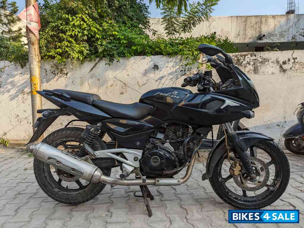 Bajaj Pulsar 220F