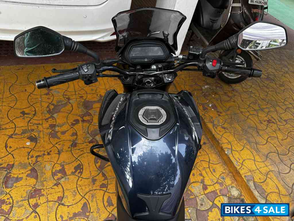Blue Bajaj Dominar D400 ABS 2016