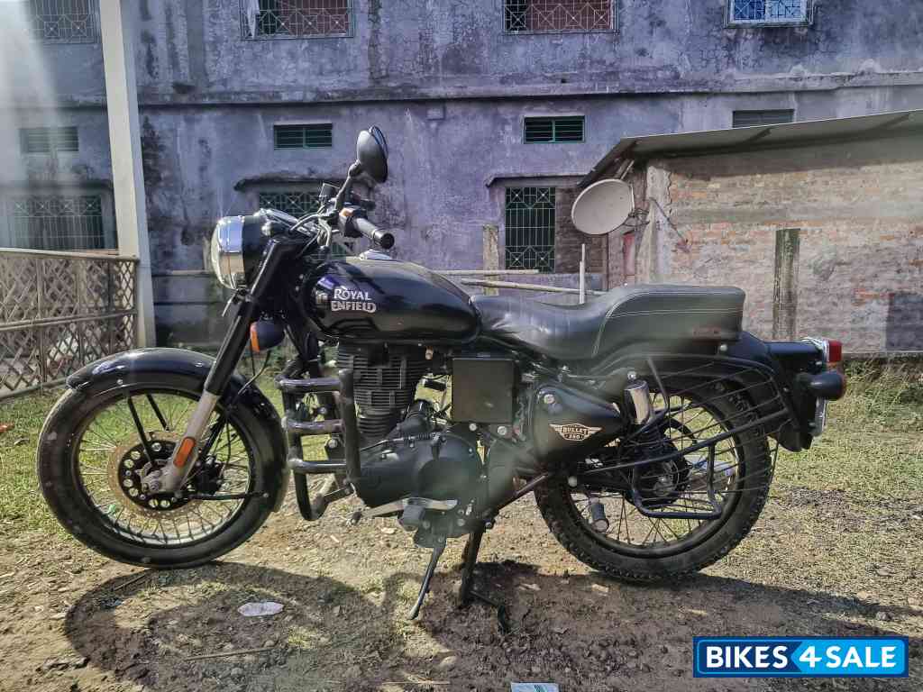 Black Royal Enfield Bullet 350 ES