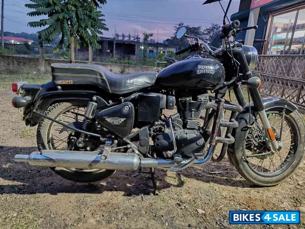 Black Royal Enfield Bullet 350 ES