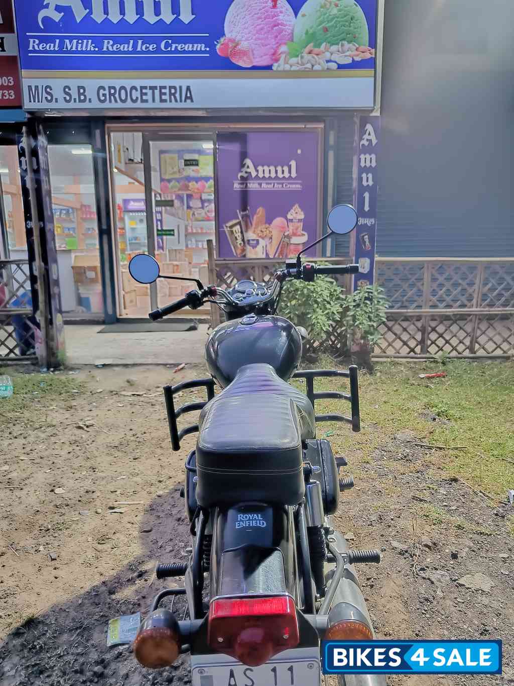 Black Royal Enfield Bullet 350 ES