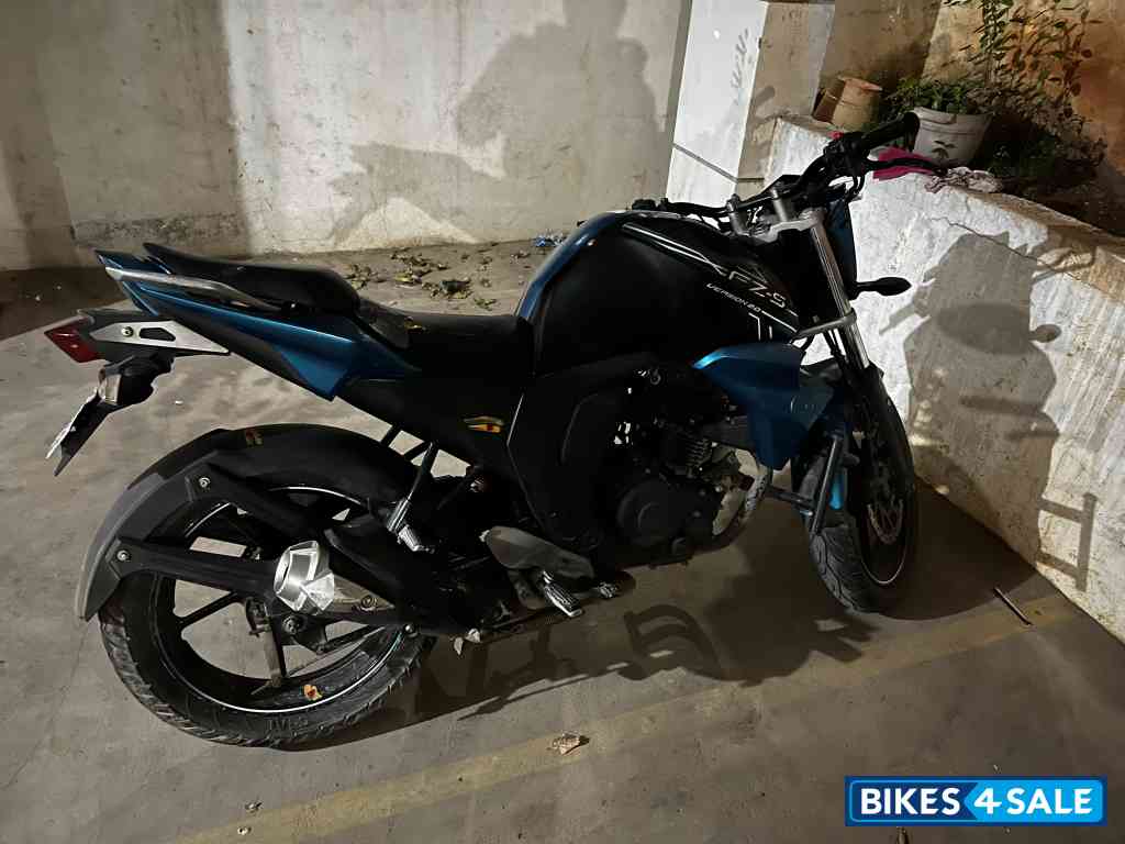 Blue Yamaha FZ-S FI V2