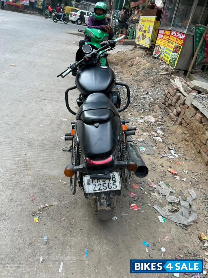 Black Harley Davidson Street 750