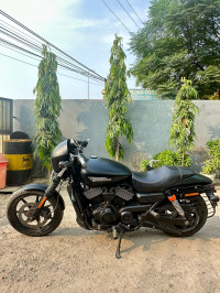 Black Harley Davidson Street 750