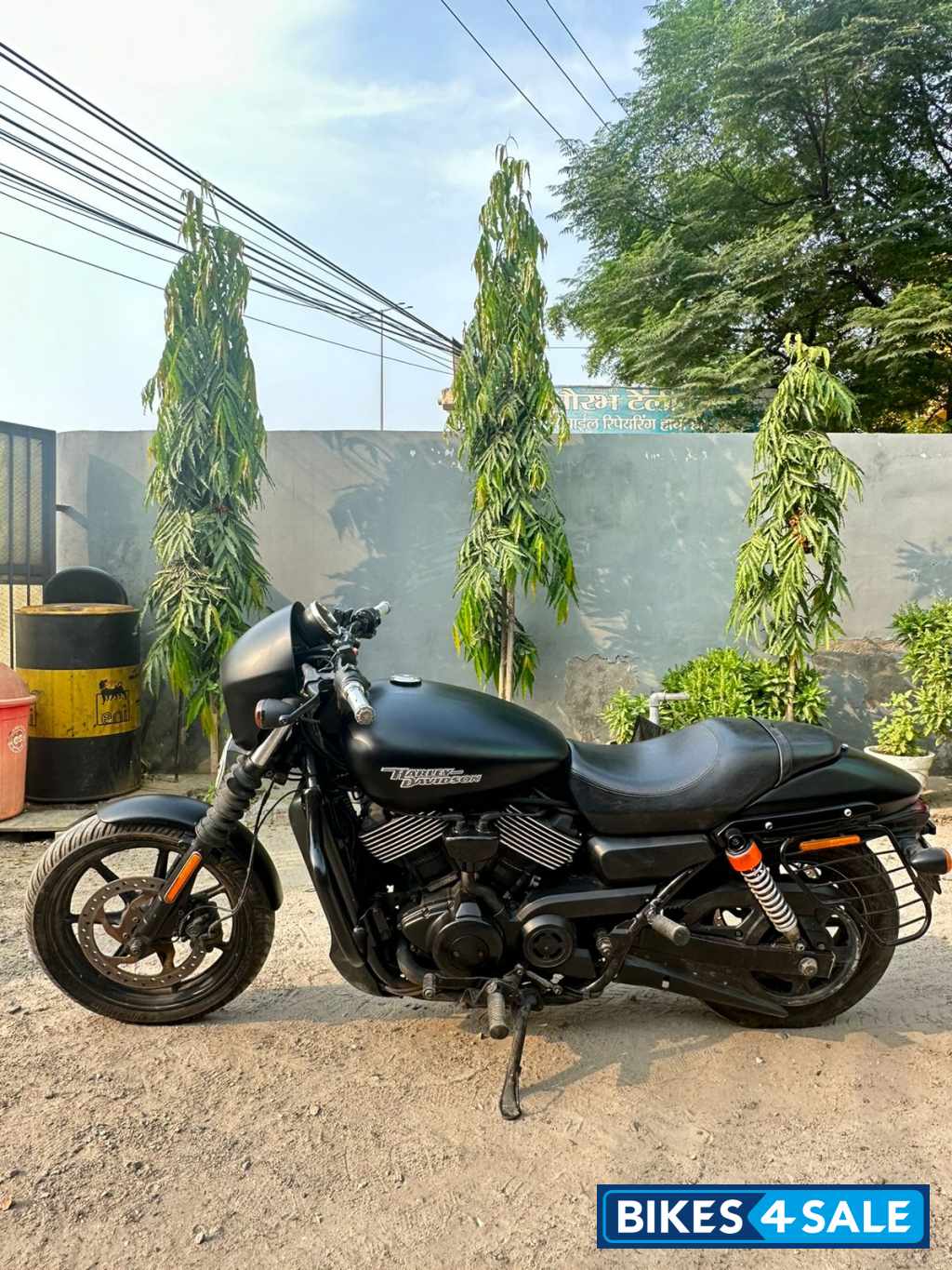 Black Harley Davidson Street 750