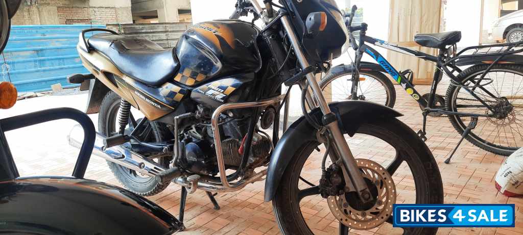 G. Black Hero Glamour 125 Disc