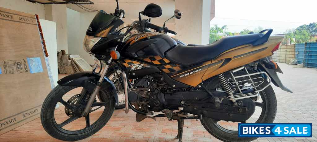 G. Black Hero Glamour 125 Disc