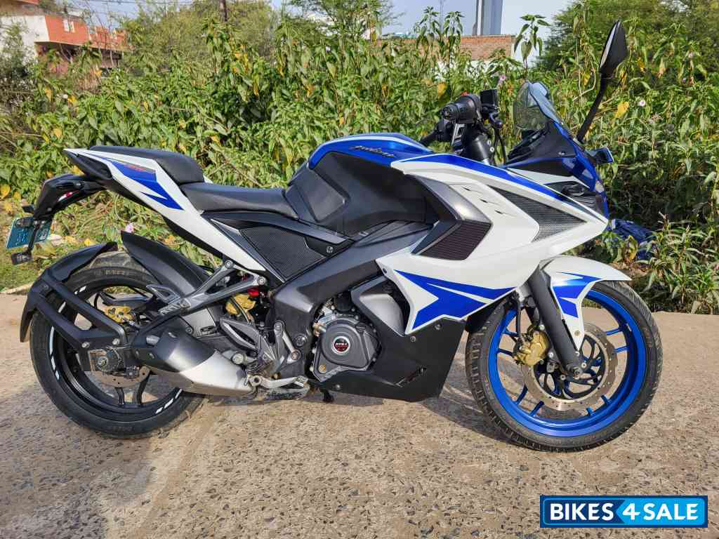 Racing Blue Bajaj Pulsar RS 200