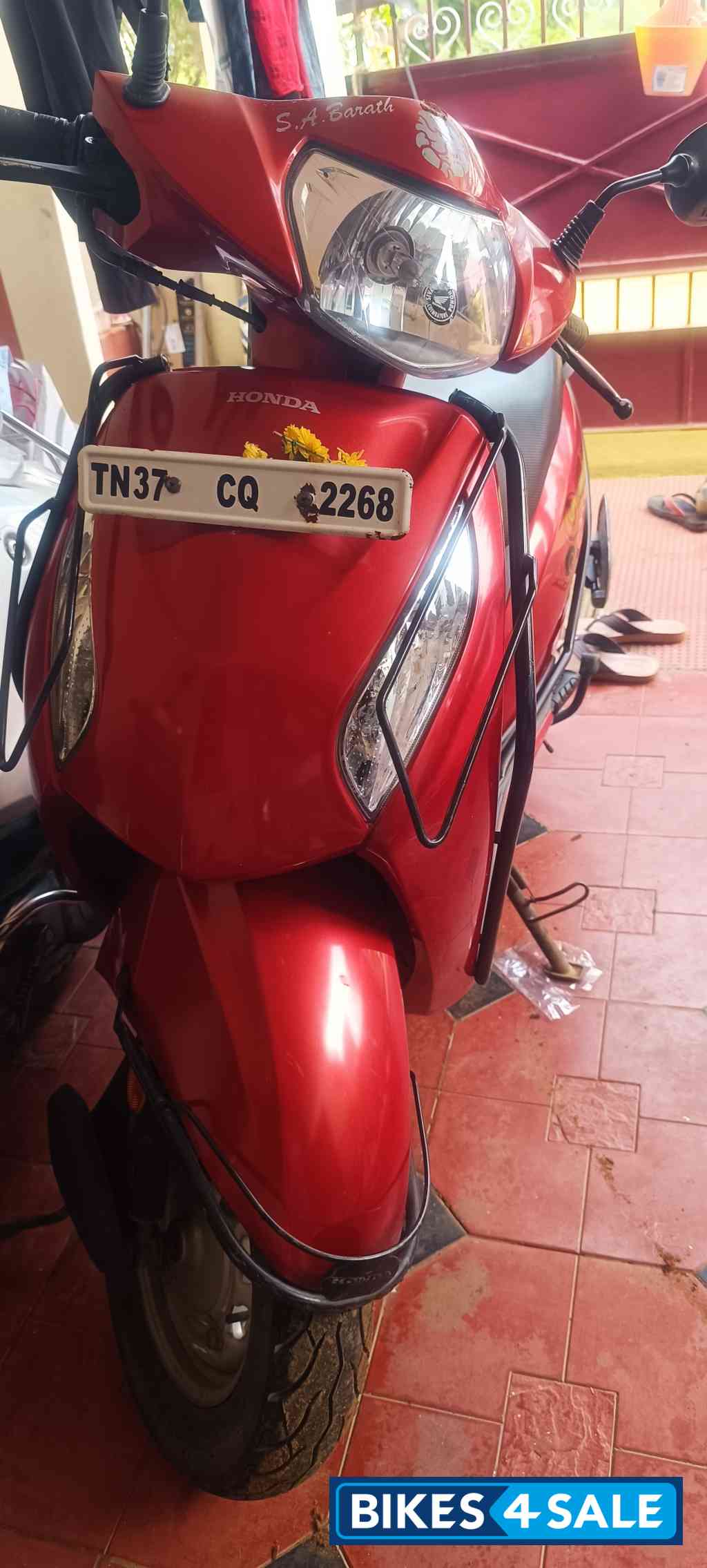 Red Honda Activa i