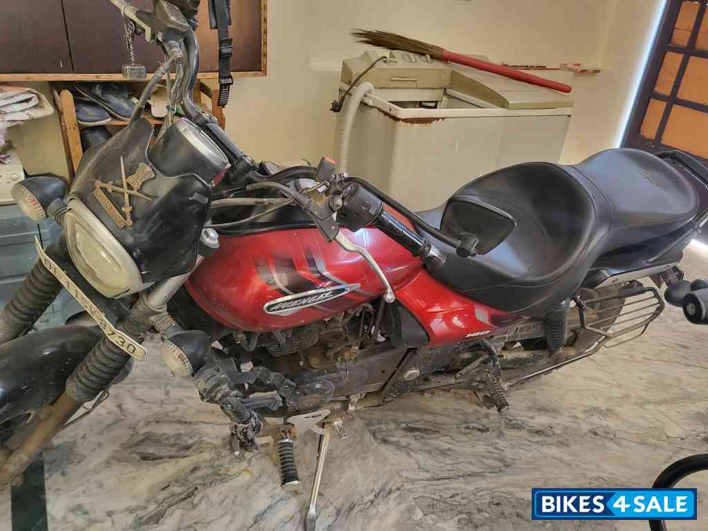 Bajaj Avenger 180 DTS-i