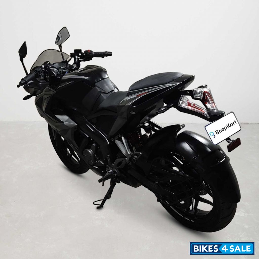 Bajaj Pulsar RS 200