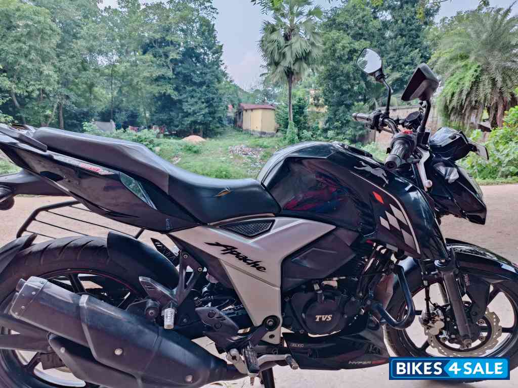 TVS Apache RTR 160 4V BS6
