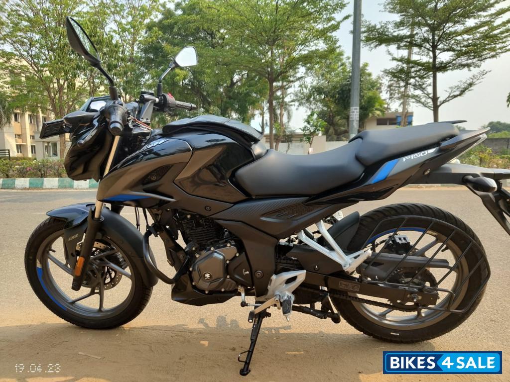 Bajaj Pulsar P150 Twin Disc Split Seat
