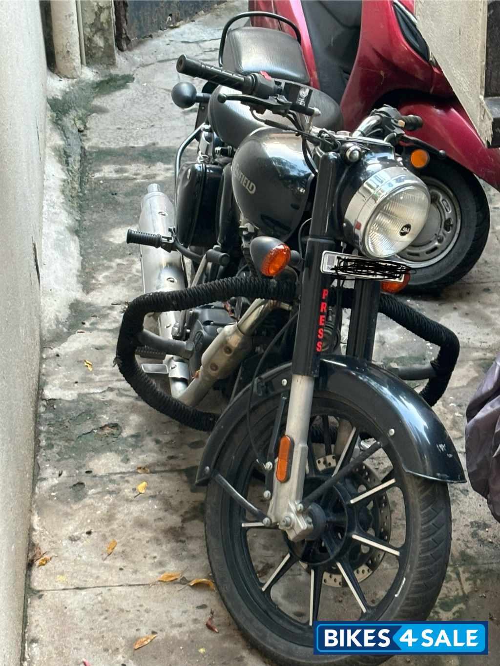 Black Royal Enfield Bullet 350 ES BS6