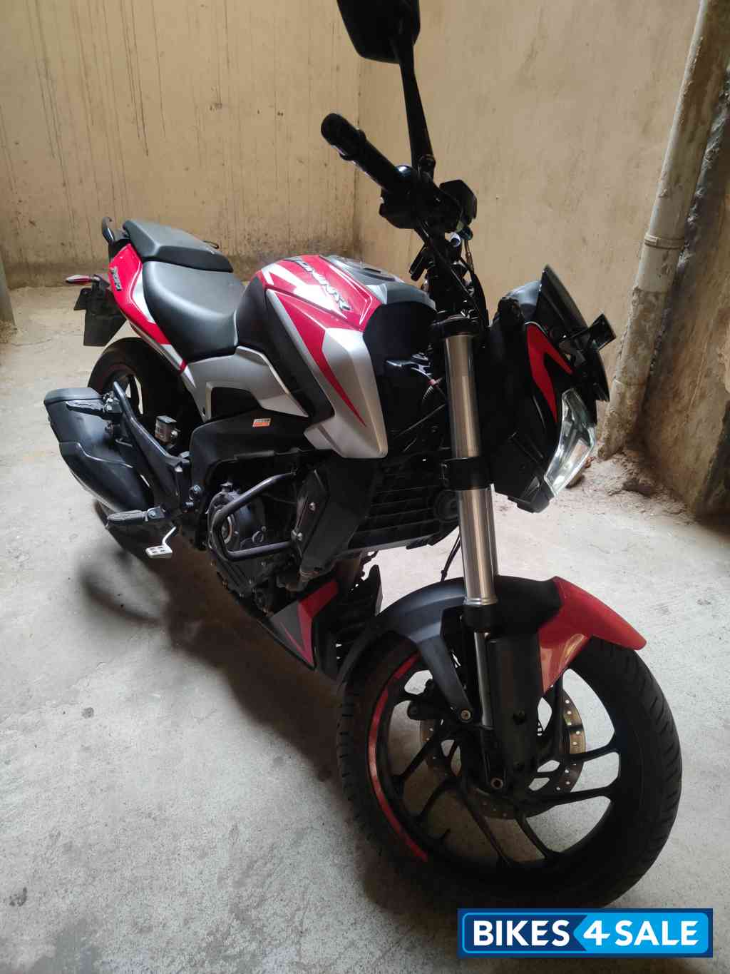 Bajaj Dominar 250 2022