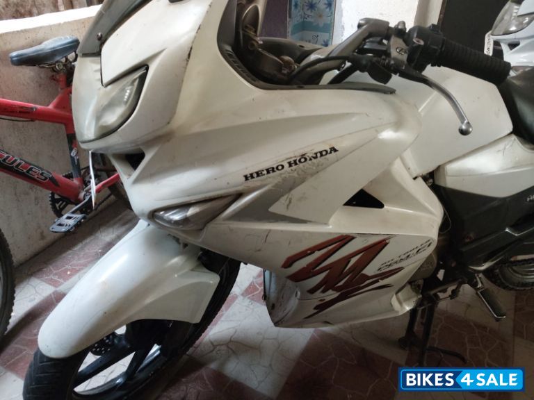 White Hero Karizma ZMR