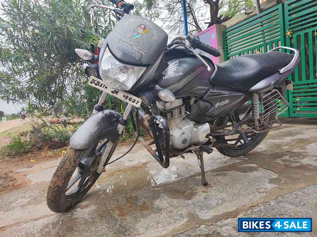 Grey Honda Shine 125