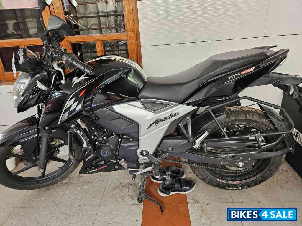 TVS Apache RTR 160 4V